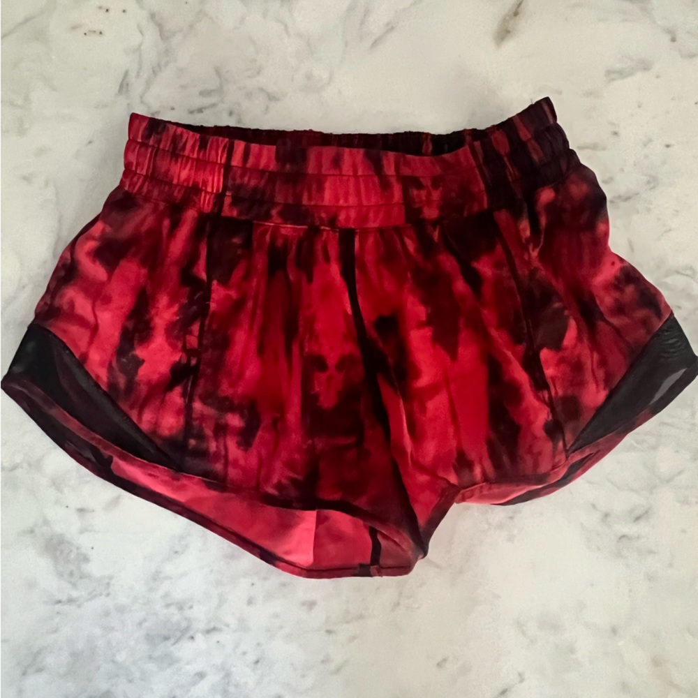 Lululemon hotty hot 2.5 inch size 4 shorts